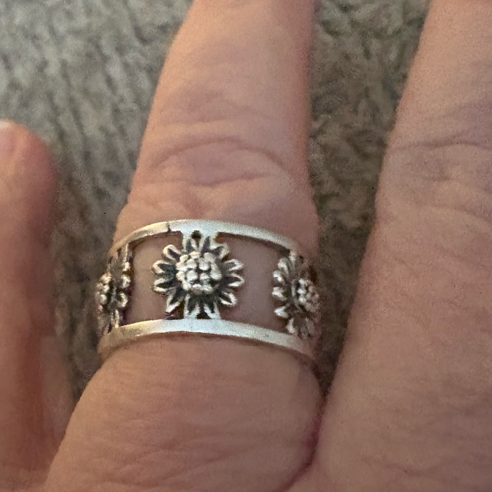 GUC stamped .925 silver band ring size 7